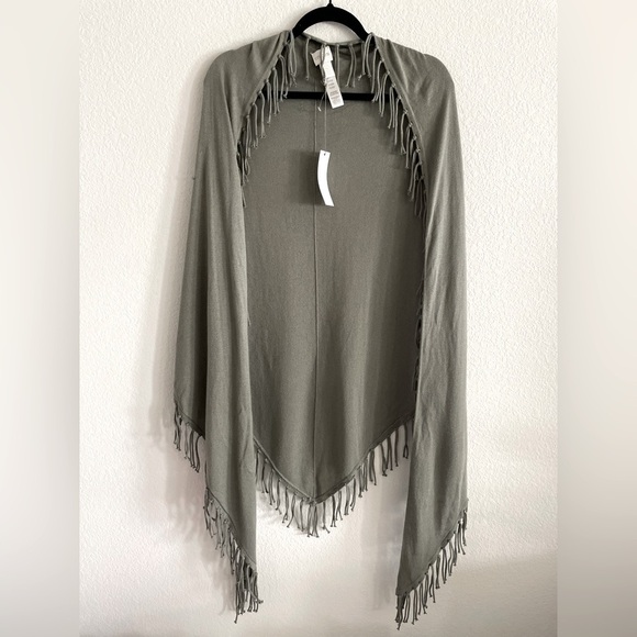 Chicos Women’s Knit Triangle Wrap Fringe Tassel Coastal Grandma Contemporary - Picture 3 of 11